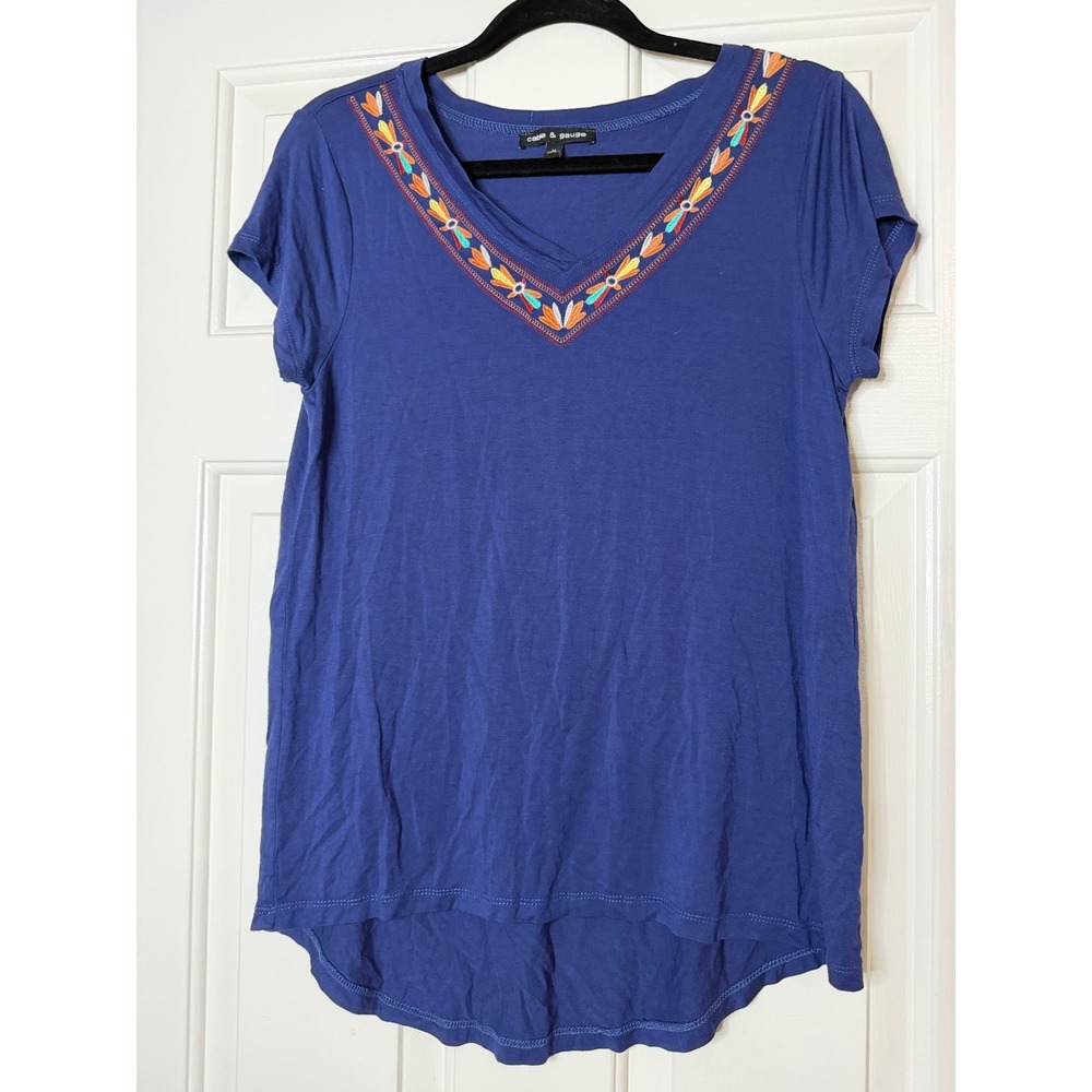 Cable & Gauge Womens Blue Embroidered V-Neck High Low Short Sleeve Top Medium